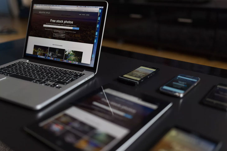 iphone dark notebook
