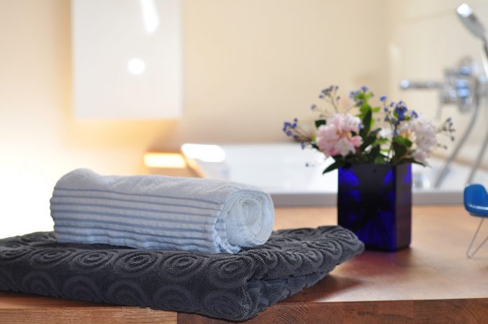home essentials bathroom-towels-flowers-bathtub